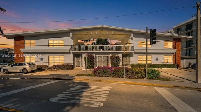 8080 Tatum Waterway Dr # 25, Miami Beach FL 33141