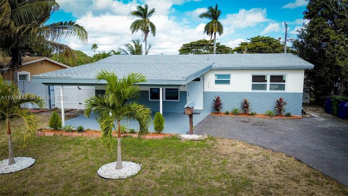 724 SW 4th Ct, Hallandale Beach FL 33009