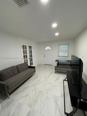 2320 SW 44th St # B, Dania Beach FL 33312