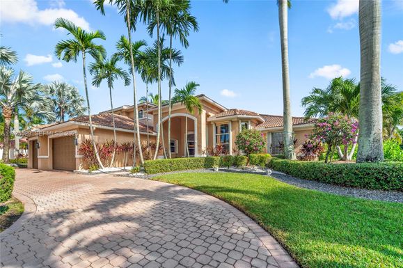 1470 Victoria Isle Dr, Weston FL 33327