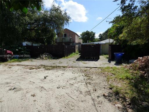 408 NW 97th St, Miami FL 33150
