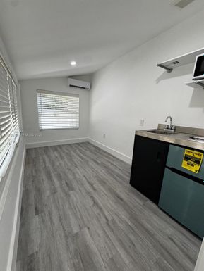 525 NW 91st St # 2, Miami FL 33150