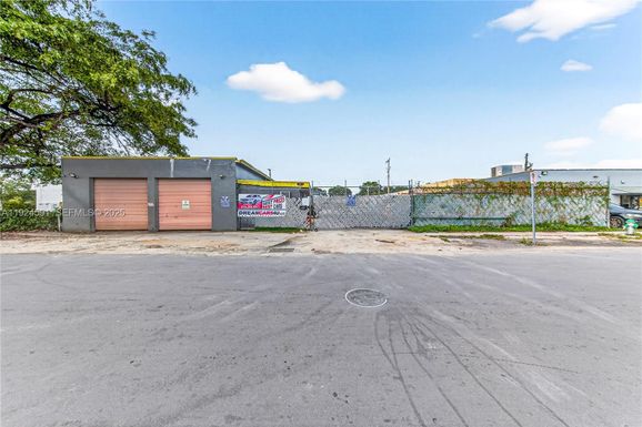 5821 Dewey St, Hollywood FL 33023