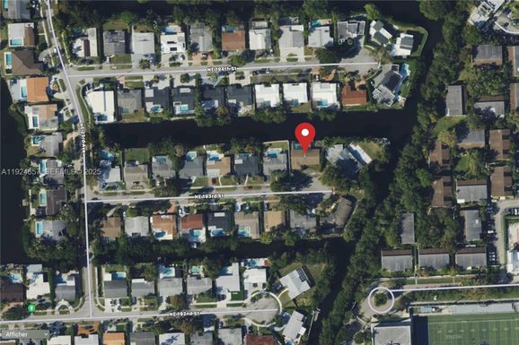 2371 NE 193rd St, Miami FL 33180
