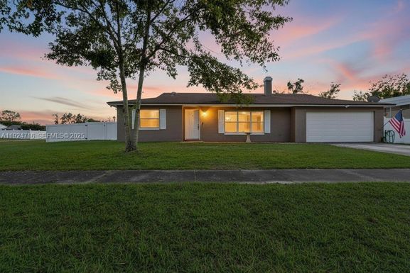 8210 E Sailmaker Ln, Jacksonville FL 32210