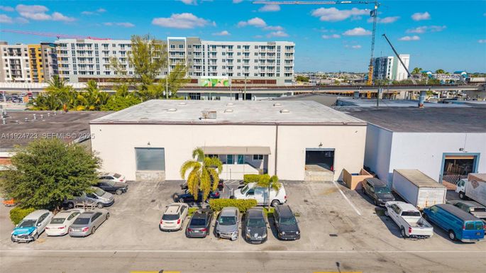 1041 E 24th St, Hialeah FL 33013