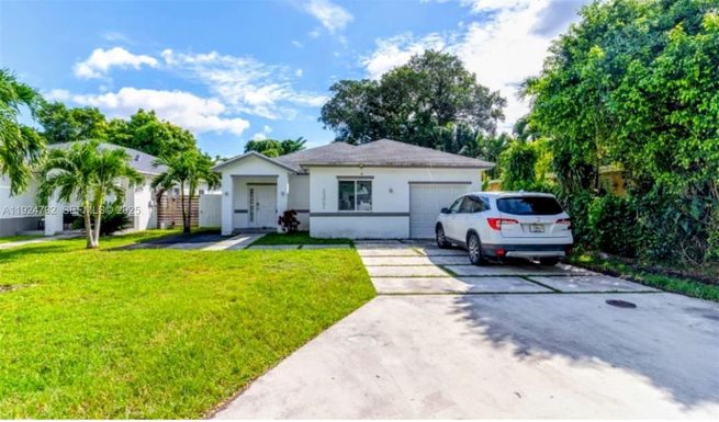 23061 SW 124th Ave, Miami FL 33170