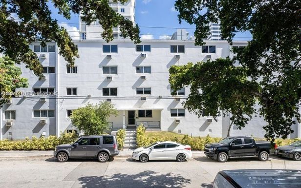 143 SW 9th St # 203, Miami FL 33130
