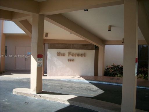 900 St Charles Pl # 208, Pembroke Pines FL 33026