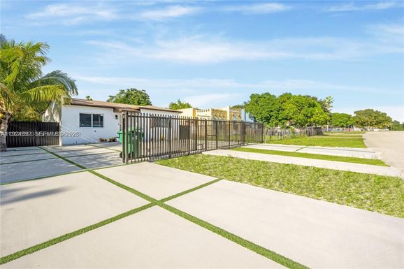 911 Sharar Ave # 1, Opa-Locka FL 33054