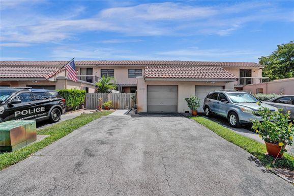 20607 NE 7th Ct, Miami FL 33179