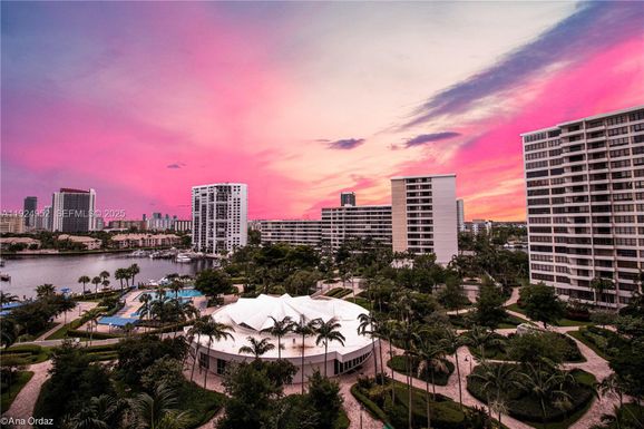 2500 PARKVIEW DR # 1207, Hallandale Beach FL 33009