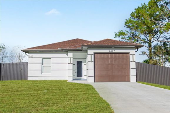 5107 N Vera Ave, Lehigh Acres FL 33971