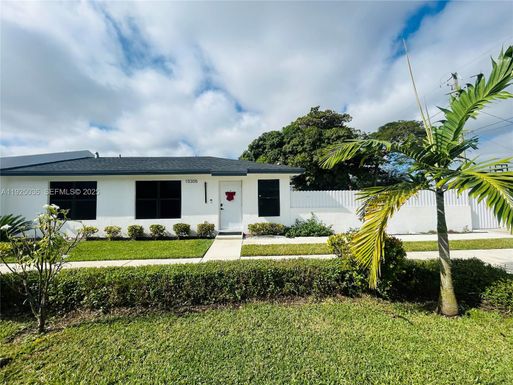 10305 SW 183rd St, Miami FL 33157