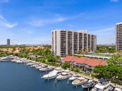 3610 Yacht Club Dr # 805, Aventura FL 33180