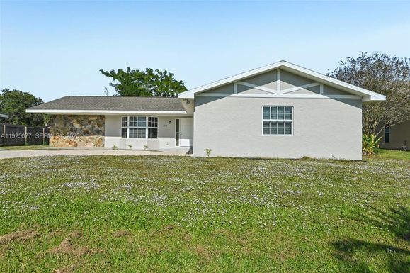 1061 SW Sudder Ave, Port St. Lucie FL 34953