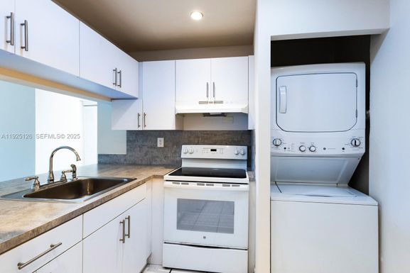 460 E 23rd St # 302, Hialeah FL 33013