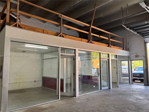 2111 W 76th St, Hialeah FL 33016