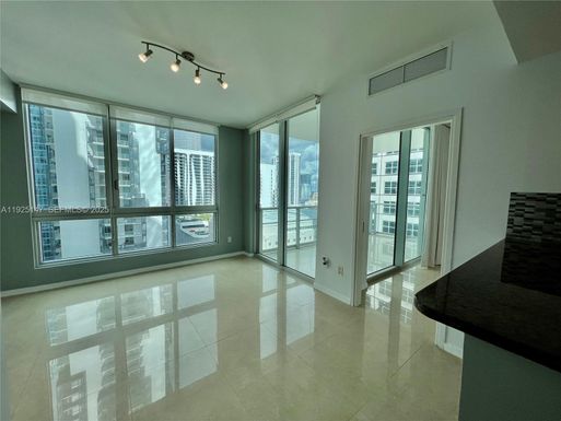 300 S Biscayne Blvd # 3011, Miami FL 33131