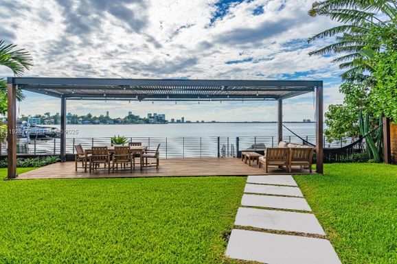 8 Century Ln, Miami Beach FL 33139