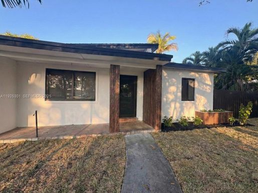 3 Ronald Rd, West Park FL 33023