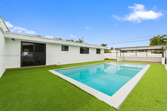 7731 Farragut St, Hollywood FL 33024