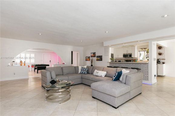 1900 N Victoria Park Rd, Fort Lauderdale FL 33305