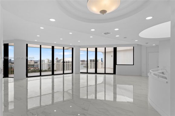 2000 Island Blvd # 5, Aventura FL 33160