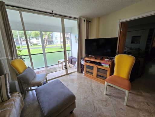 114 Royal Park Dr # 1B, Oakland Park FL 33309