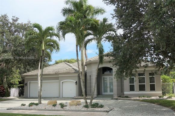 8006 N Savannah Cir, Davie FL 33328