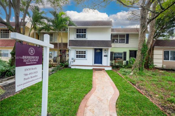 1734 NE 142nd St, North Miami FL 33181