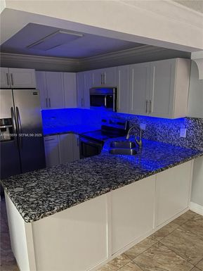 1075 W 68th St # 218, Hialeah FL 33014