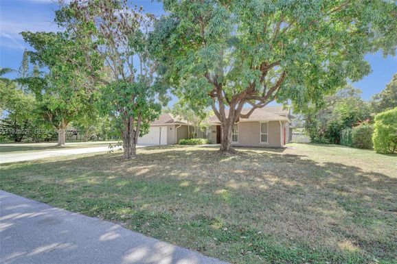 620 NE 2nd St, Pompano Beach FL 33060