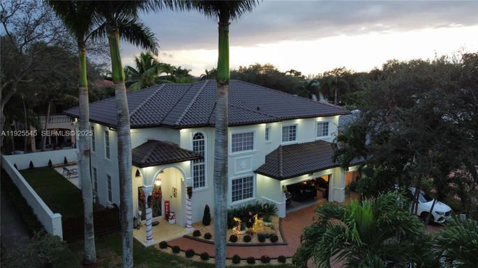 8204 NW 165 st th, Miami Lakes FL 33016