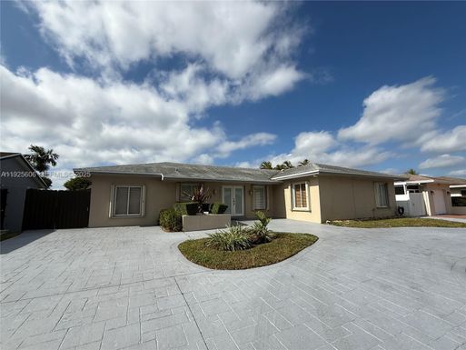 19952 NW 62nd Ct, Hialeah FL 33015
