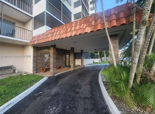 4164 Inverrary Dr # 406, Lauderhill FL 33319