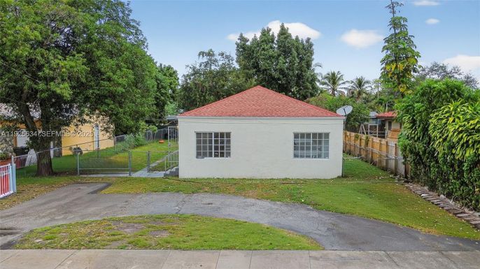 321 NE 169th St, North Miami Beach FL 33162