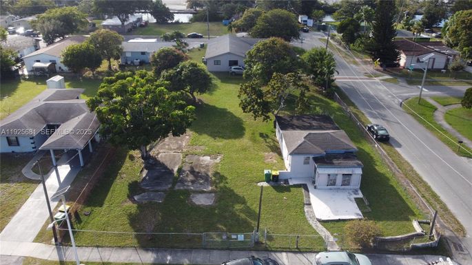 149 NW 14th Ave, Dania Beach FL 33004