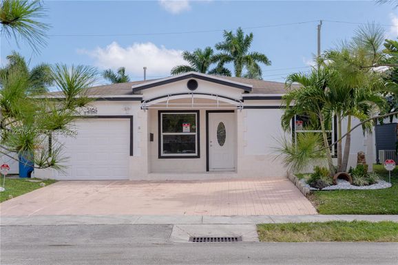 5464 NE 3rd Ave, Oakland Park FL 33334