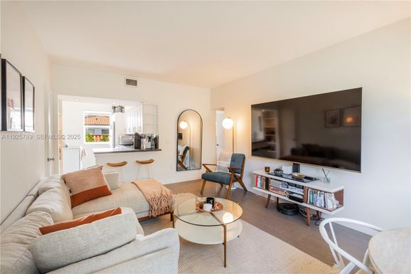 728 Lenox Ave # A8, Miami Beach FL 33139