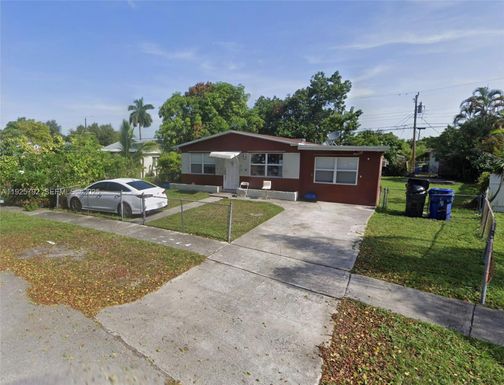 6109 Hayes St, Hollywood FL 33024