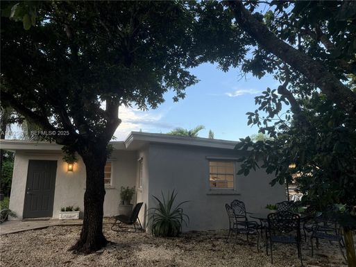 9855 SW 62nd St, Miami FL 33173