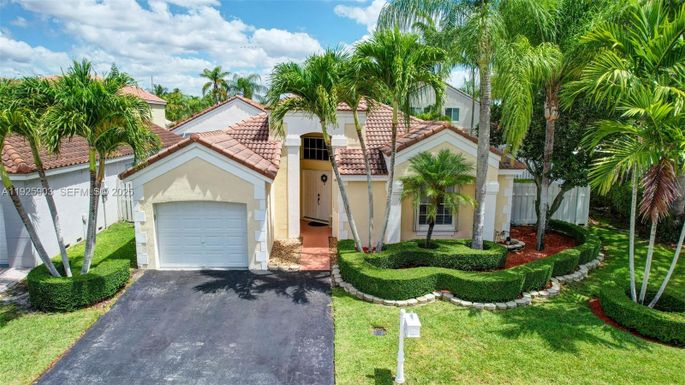 396 Bedford Ave, Weston FL 33326