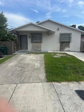 645 NW 2nd St, Florida City FL 33034