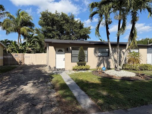 7951 NW 30th St, Davie FL 33024