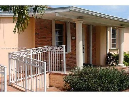 2735 SW 77th Ct, Miami FL 33155