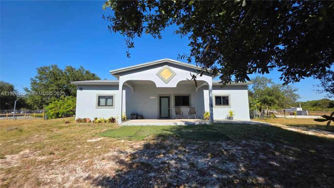 527 PERIMETER RD, La Belle FL 33440