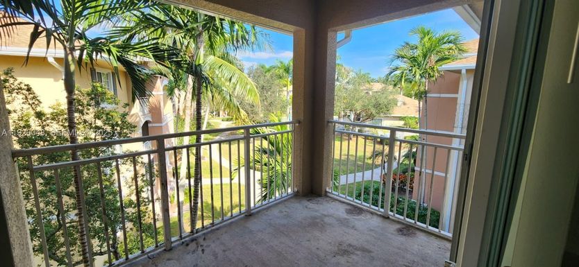 6505 Emerald Dunes Dr, West Palm Beach FL 33411