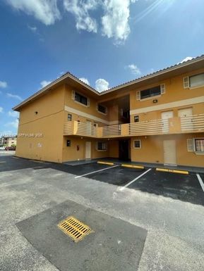 180 Royal Palm Rd # 109, Hialeah Gardens FL 33016