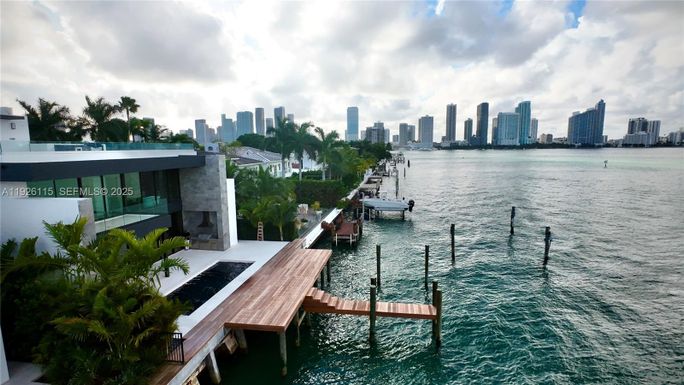 1041 N Venetian Dr, Miami FL 33139